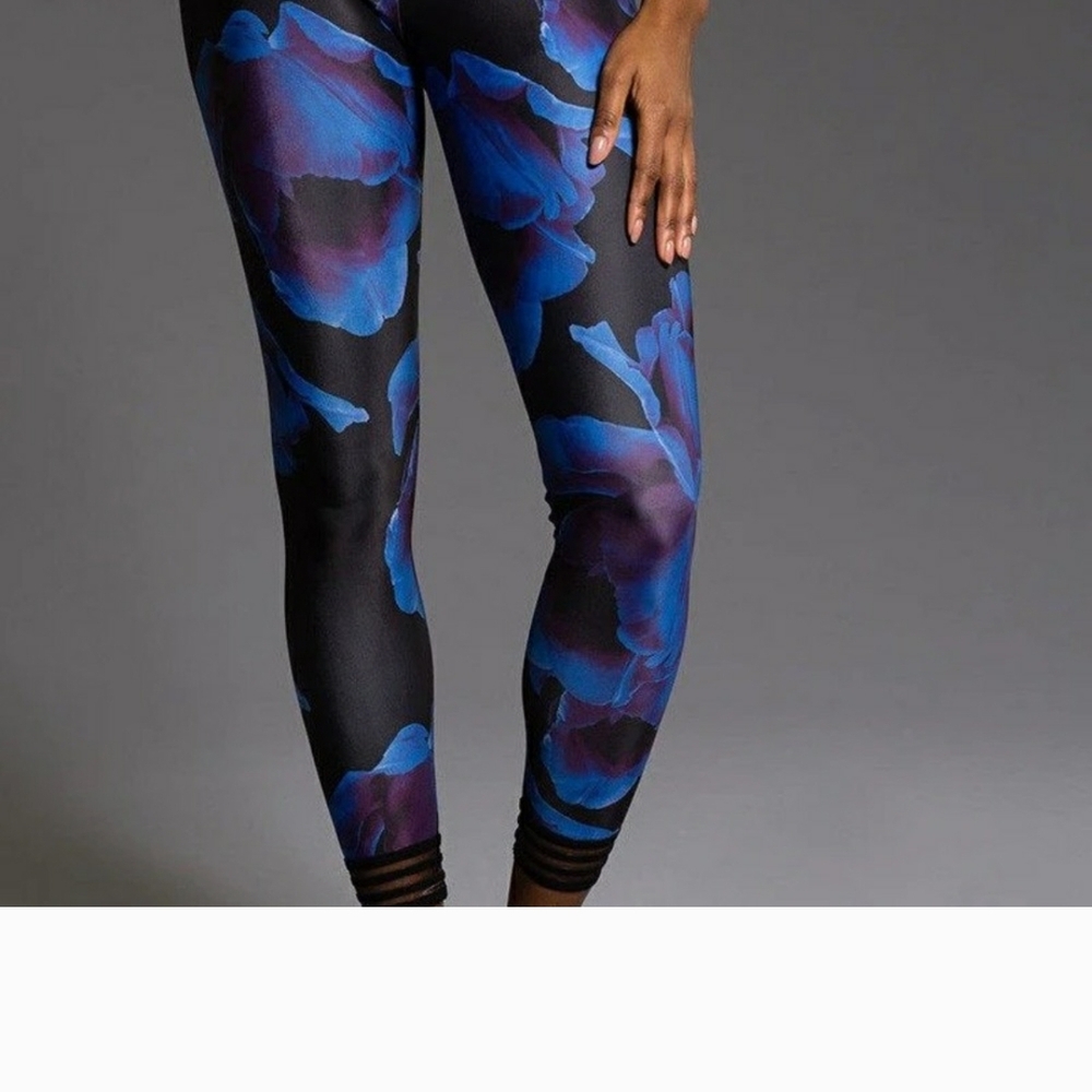 Onzie Women's High Rise Midnight Anemone Floral Print Legging Sz M/L